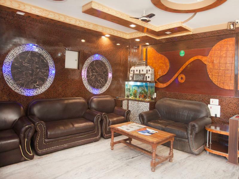 Oyo 343 Pop Life Hotel Banke Luaran gambar