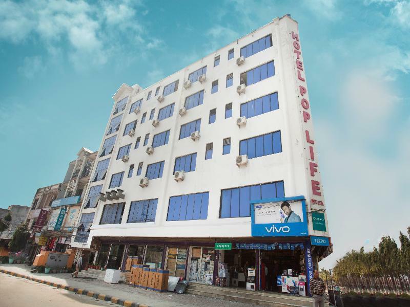 Oyo 343 Pop Life Hotel Banke Luaran gambar
