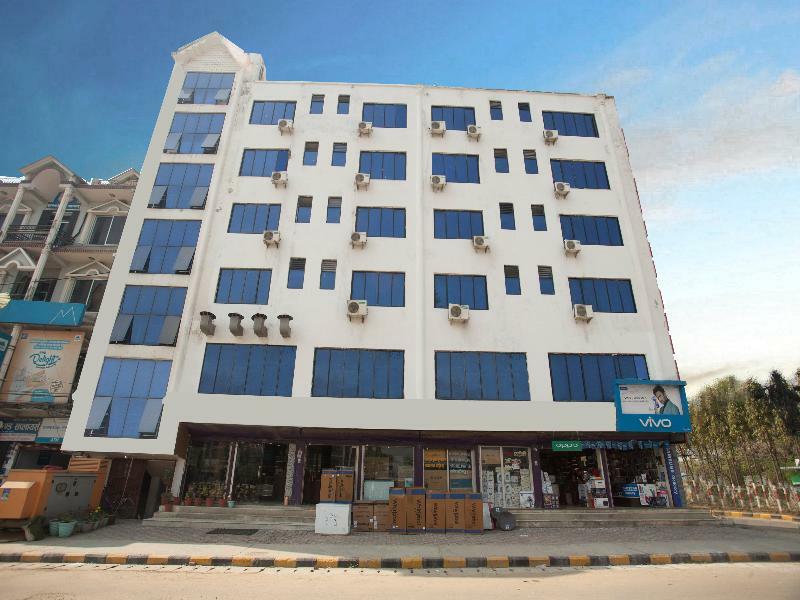 Oyo 343 Pop Life Hotel Banke Luaran gambar
