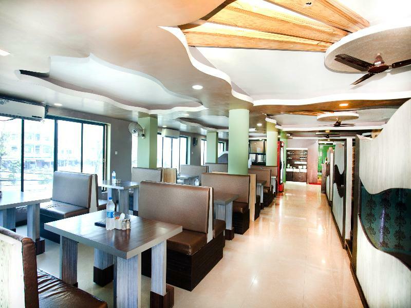 Oyo 343 Pop Life Hotel Banke Luaran gambar