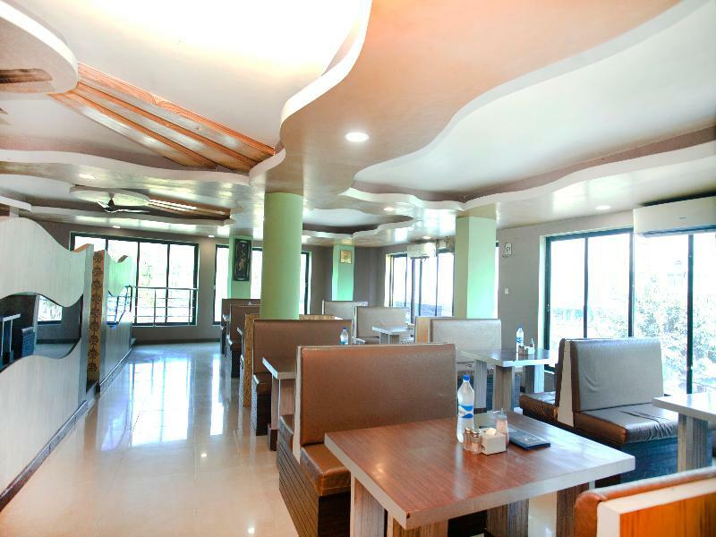 Oyo 343 Pop Life Hotel Banke Luaran gambar