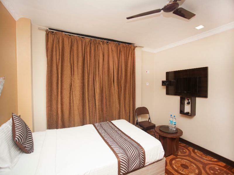 Oyo 343 Pop Life Hotel Banke Luaran gambar