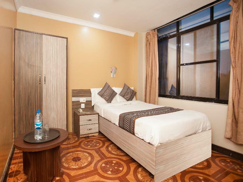 Oyo 343 Pop Life Hotel Banke Luaran gambar