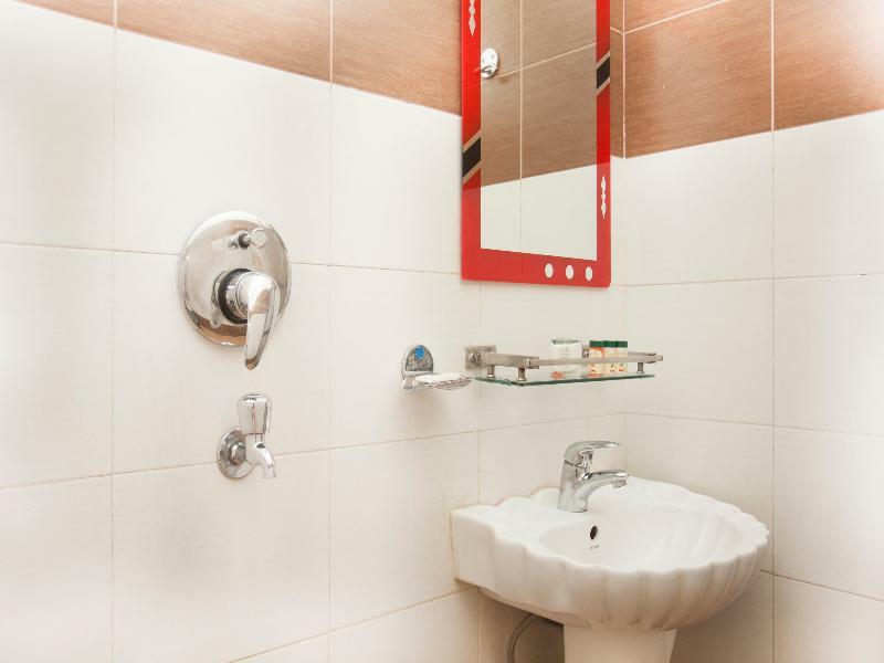 Oyo 343 Pop Life Hotel Banke Luaran gambar